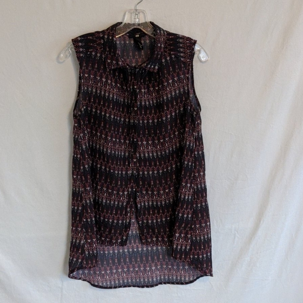 💙 H&M Sleeveless Patterned Button Down Blouse